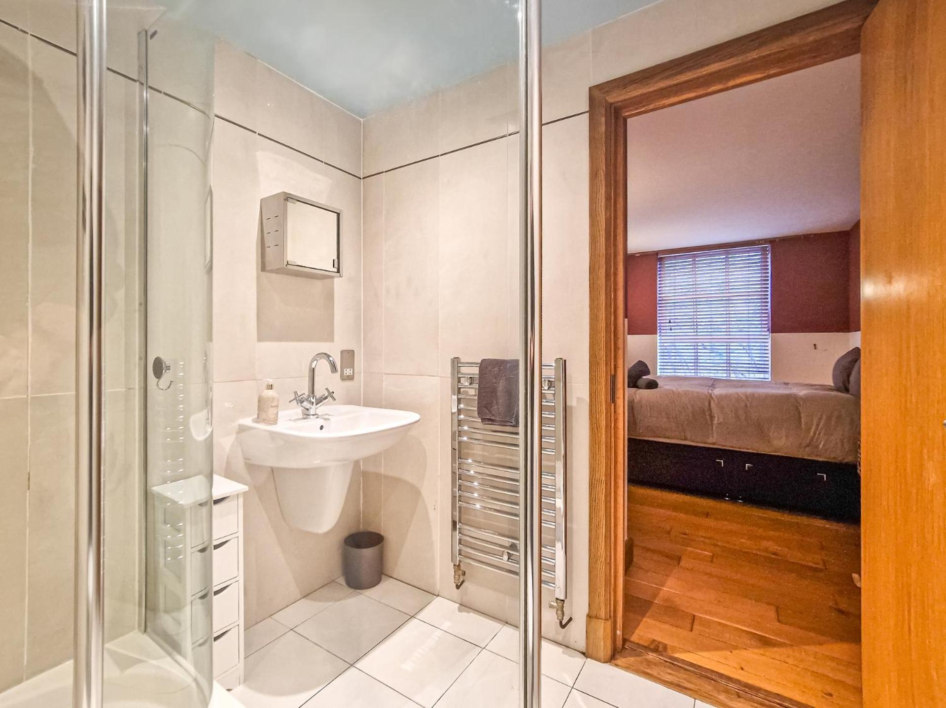 Bright & Modern 2br - Chapel Conversion *