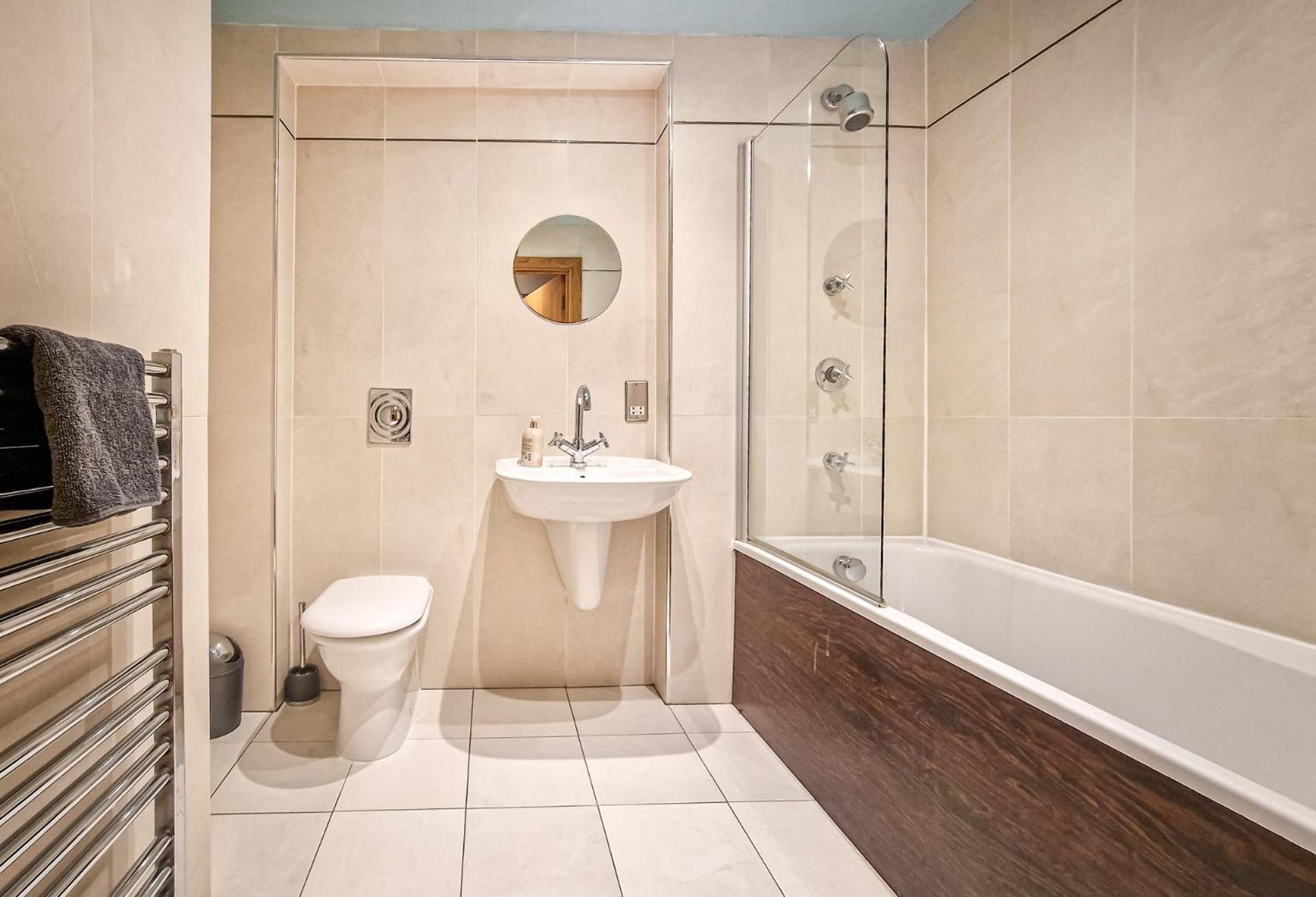 Bright & Modern 2br - Chapel Conversion
