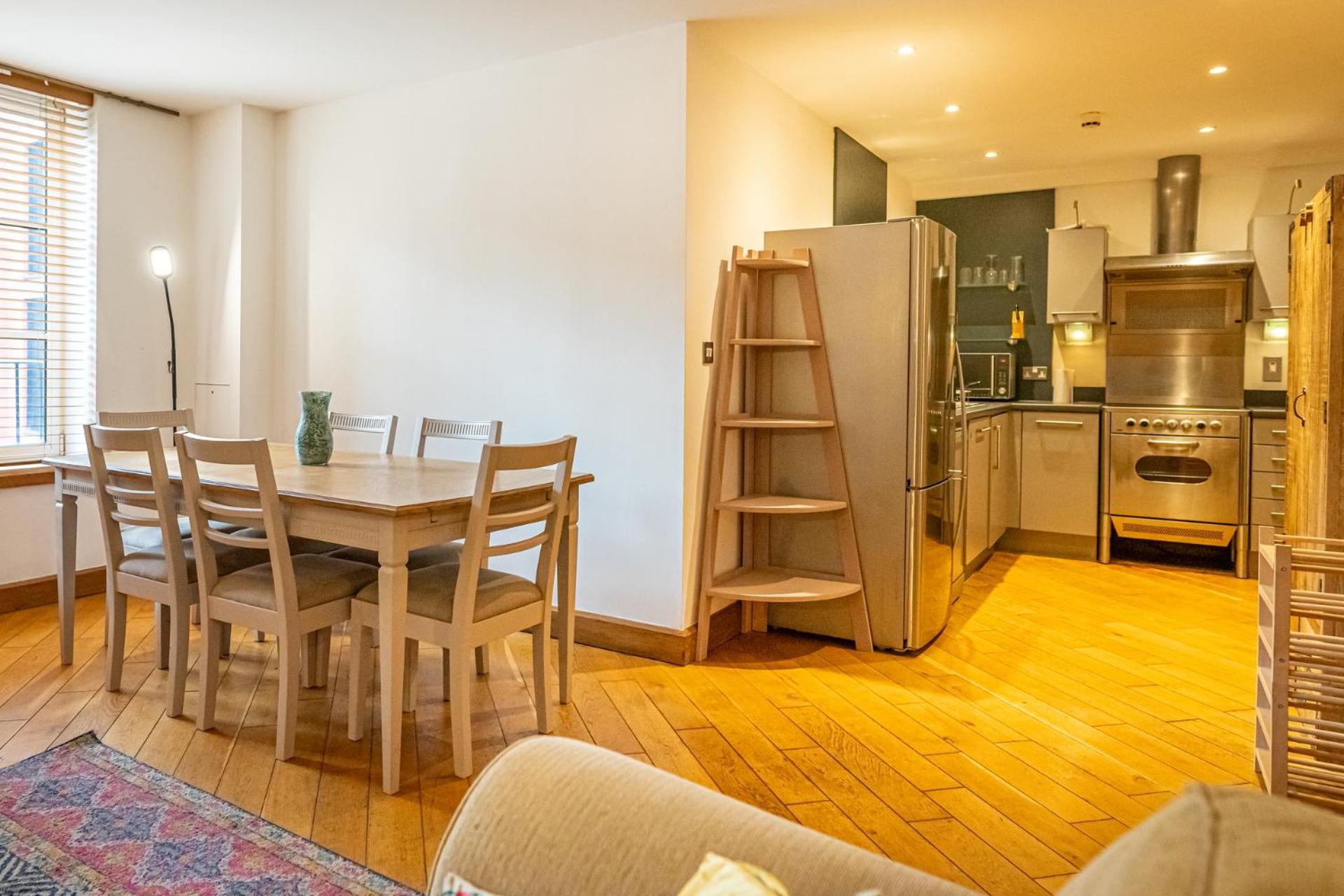 Bright & Modern 2br - Chapel Conversion *
